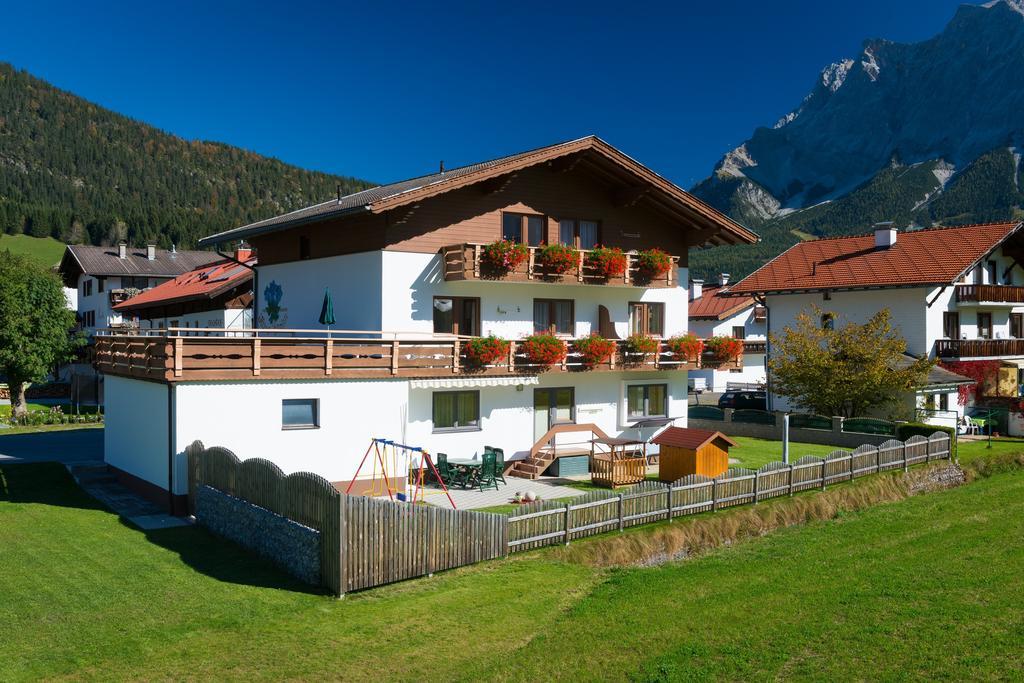 Haus Enzian Apartment Lermoos Exterior photo