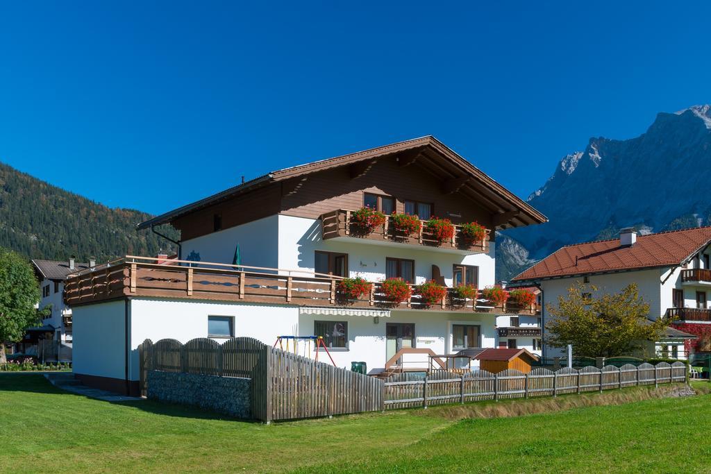 Haus Enzian Apartment Lermoos Exterior photo